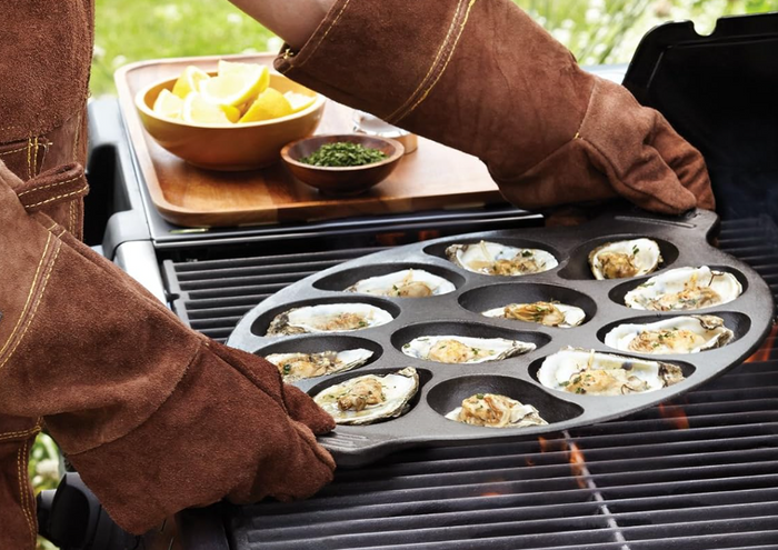 Cast Iron Oyster Grill Pan, 12 Cavities, Black